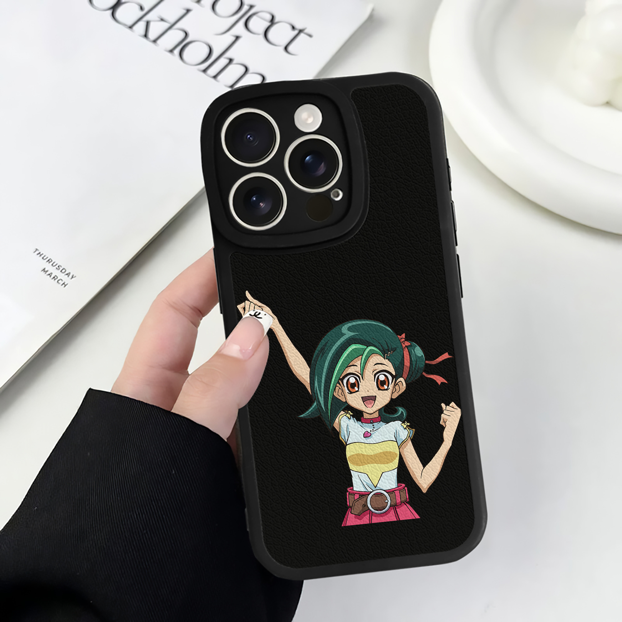 （画像用） 遊☆戯☆王 Yu-Gi-Oh! 【iPhone 16シリーズ対応】シリコンスマホケース（レザー調） 材質：シリコン